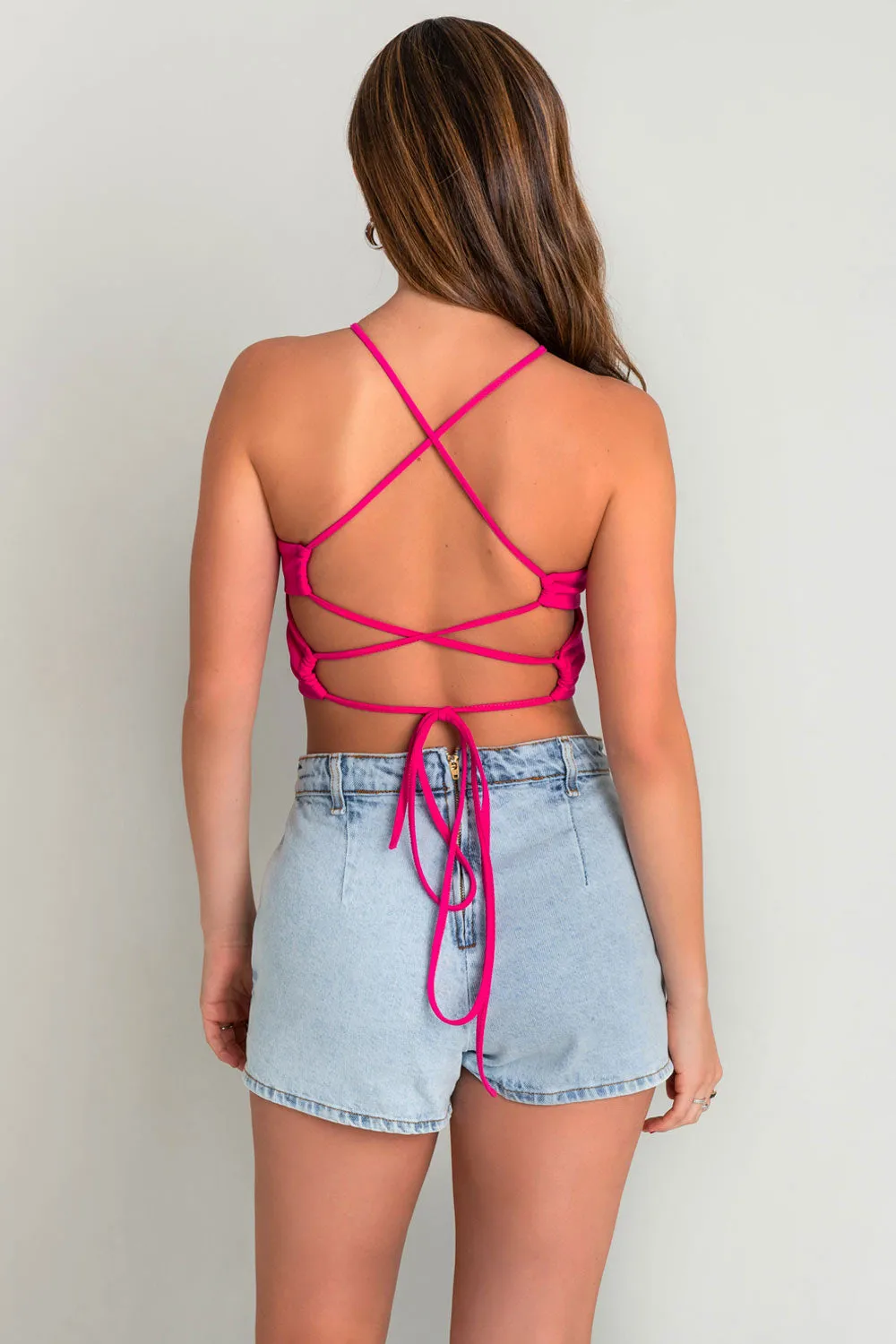 Crop top de tirantes cruzados escote espalda