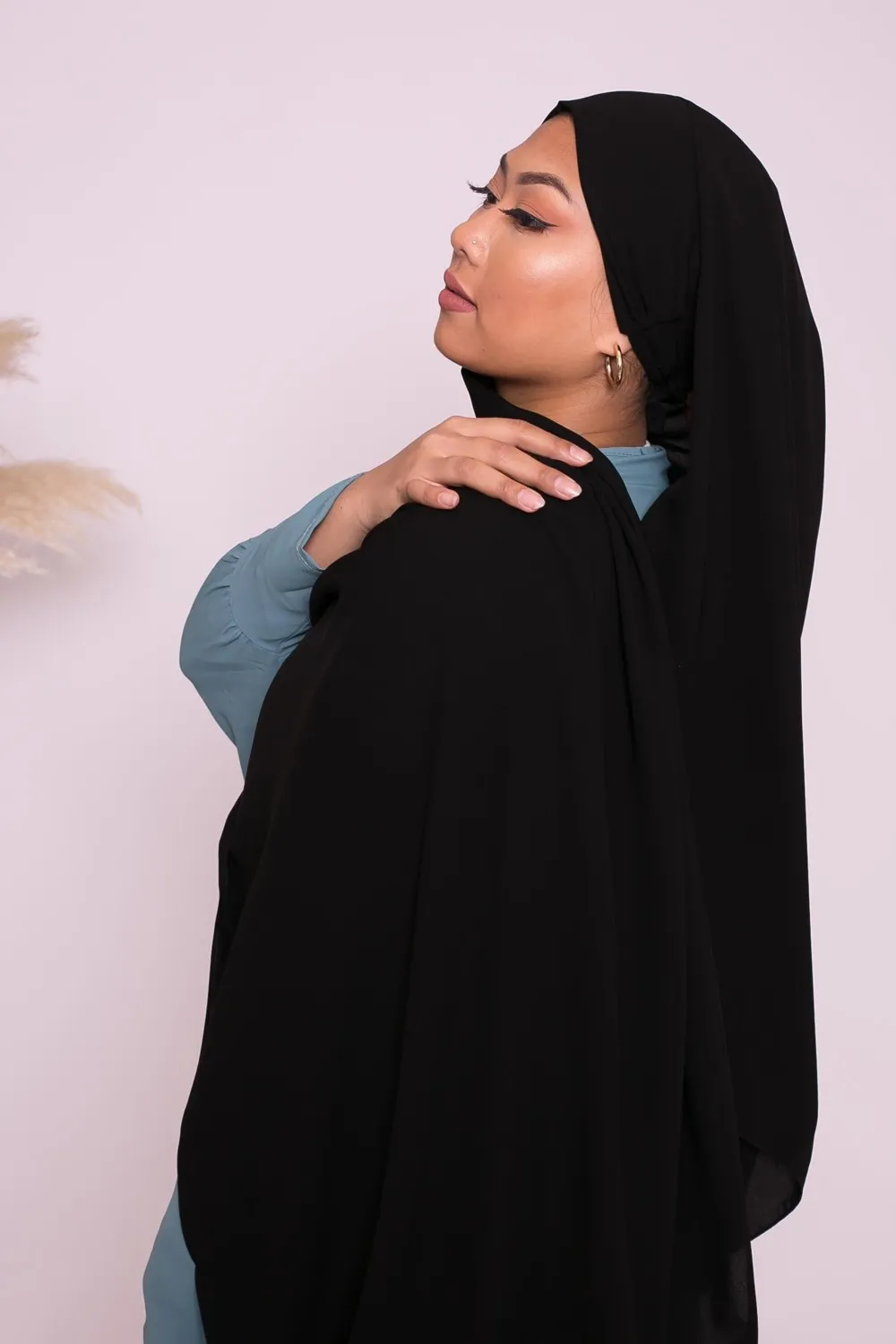 Hijab listo para atar seda medina negra